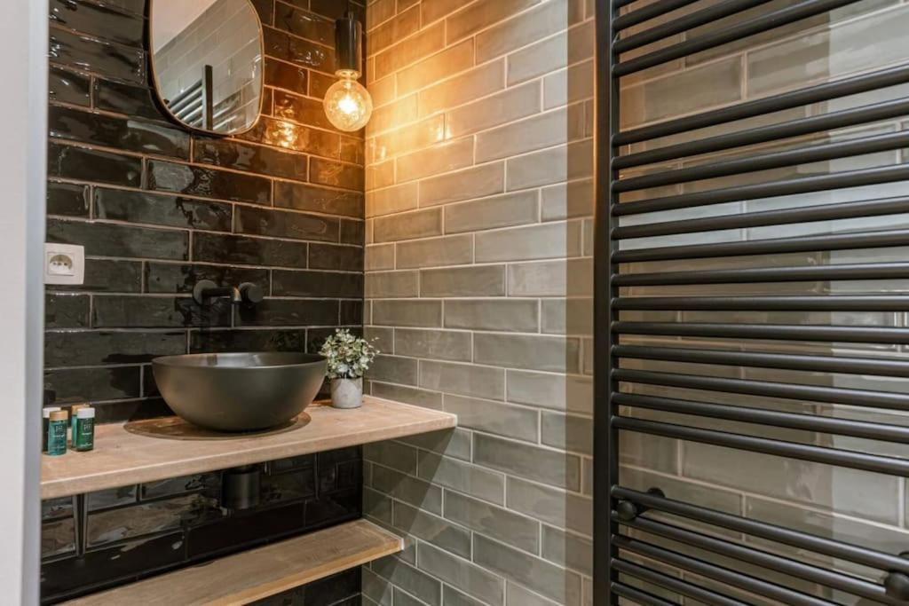 Juan - Stijlvol Appartement Met Uitzicht Op De Kaai Ostende Exterior foto